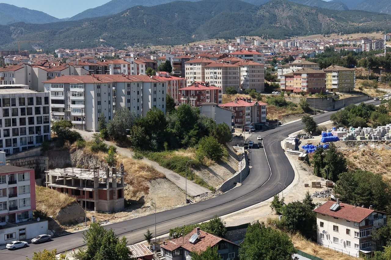 100. Yıl Mahallesi 1010. Cadde Trafiğe Açıldı
