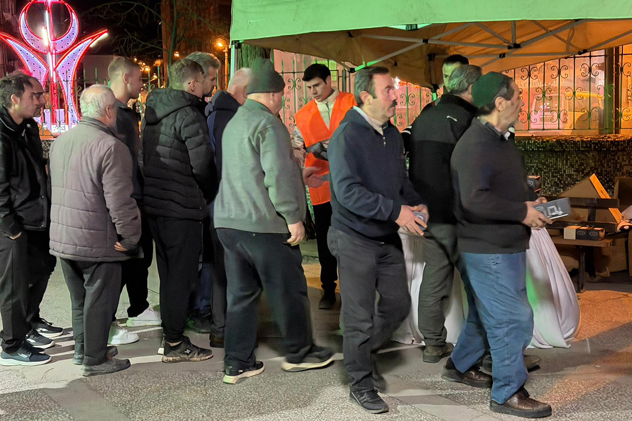 Başkan Çetinkaya’dan Berat Kandili’nde Kandil Simidi İkramı