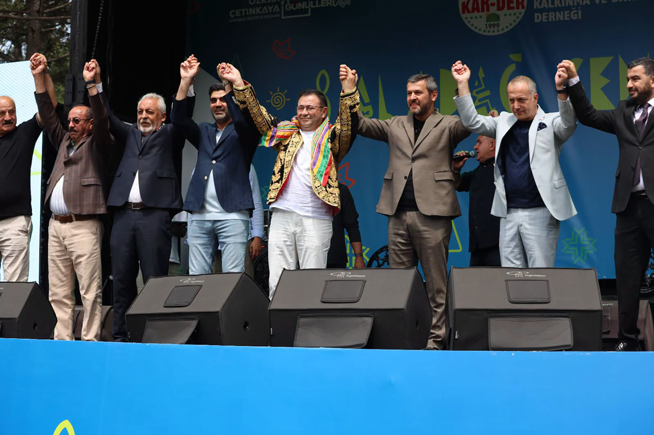 8. Aladağ Şenlikleri Ağası Karabüklü İş İnsanı Sn. Mehmet Denli Olmuştur