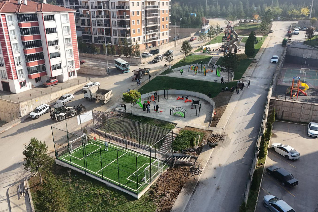 Karabük Belediyesi Park Çalışmalarını Aralıksız Sürdürüyor