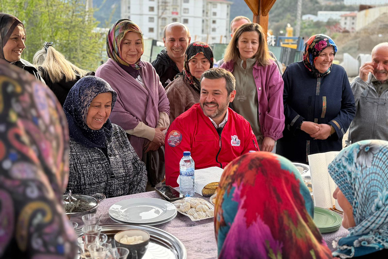 Başkan Çetinkaya Teyzelerle Bu Kez Söz Verdiği Çardakta Buluştu