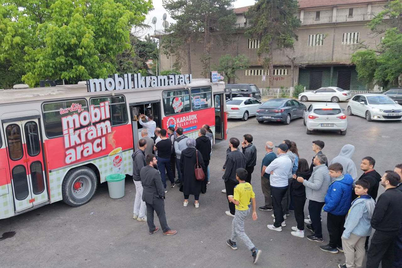 Hemşehrilerimize Mobil İkram Aracımız ile Sıcak Çorba İkramında Bulunduk