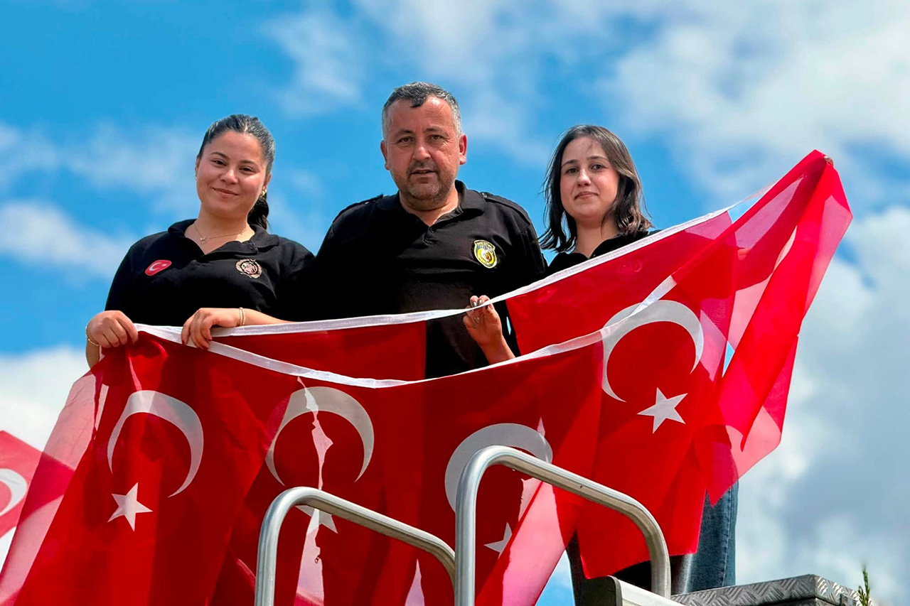 Millet Bahçemizi Şanlı Bayrağımızla Donattık