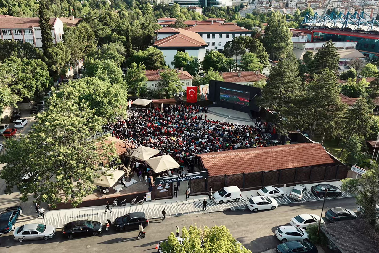 Yenişehir’de Kahvenin Yanına Biraz Kültür, Biraz Sanat