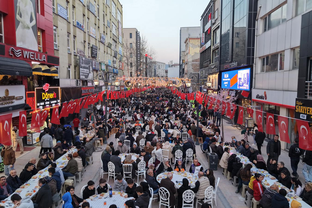 Karabük Belediyesi’nin İftarında Gönüller Aynı Sofrada Buluştu