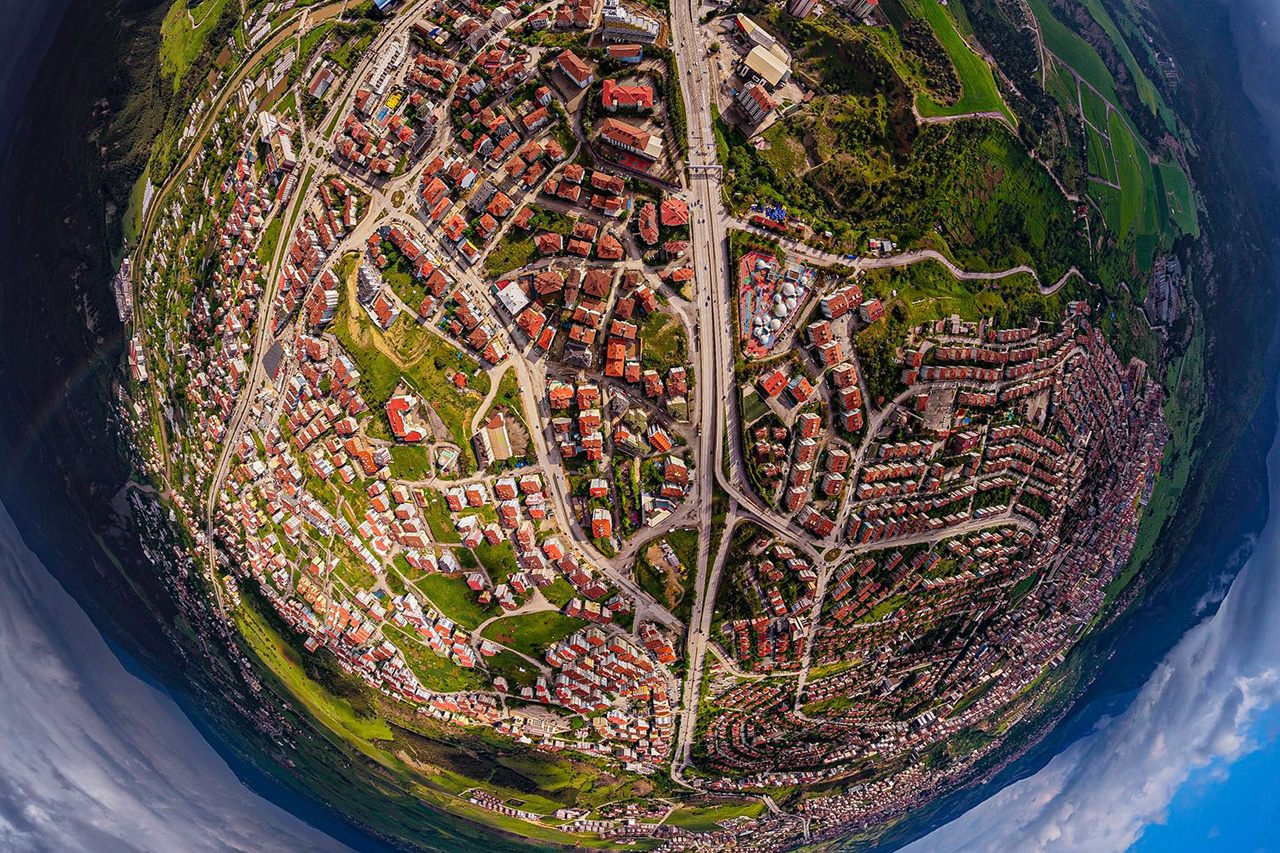 Bir Yanında Doğa, Bir Yanında Emek