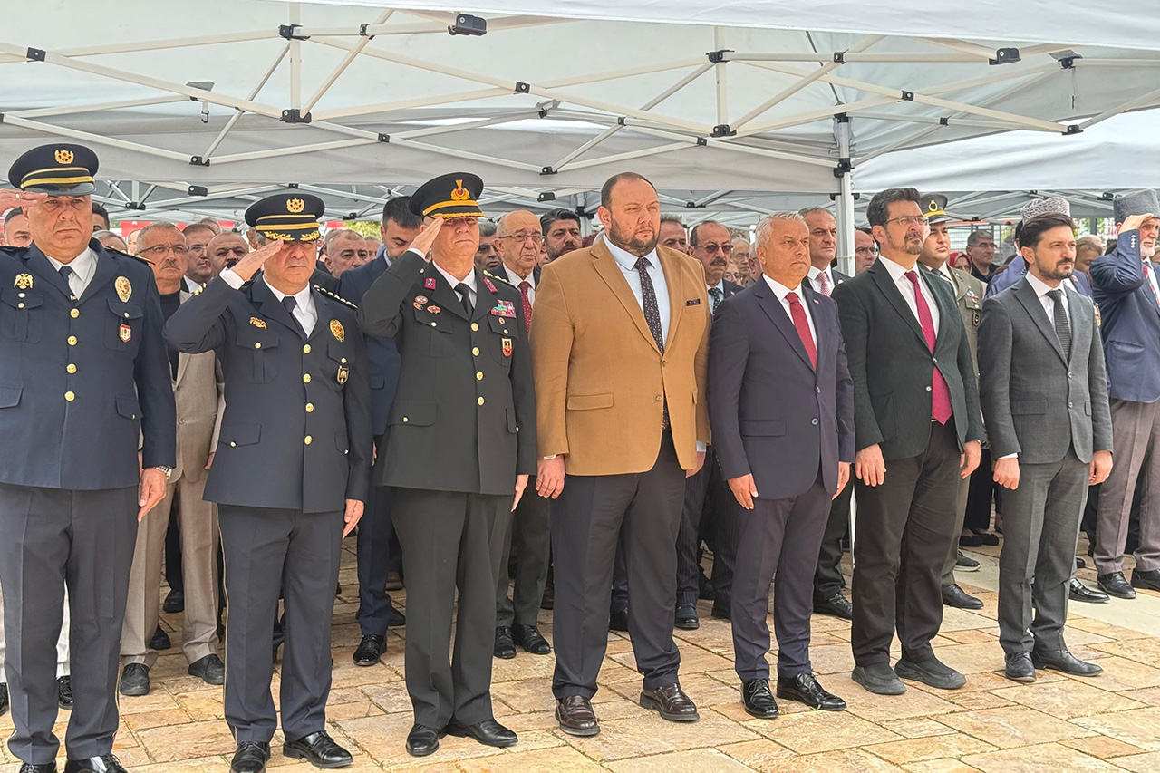 Belediye Başkan Yardımcımız Fatih Ustaoğlu, Çelenk Sunum Törenine Katıldı