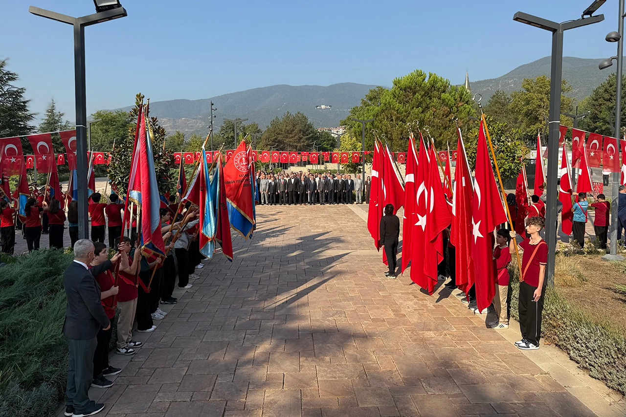 Belediye Başkan Yardımcımız Fatih Ustaoğlu, 2026-2027 Eğitim Öğretim Yılı İlköğretim Haftası Çelenk Sunma Töreni’ne Katıldı