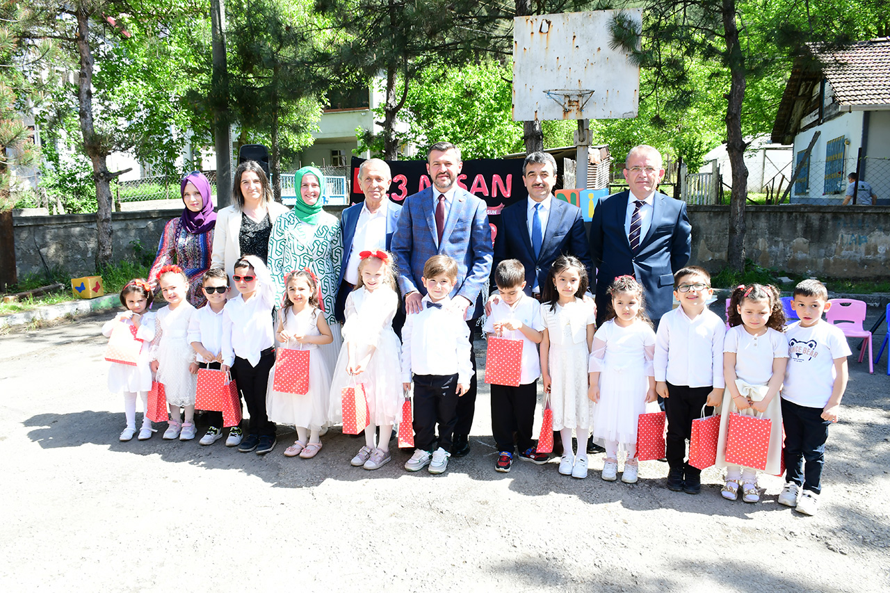 Belediye Başkanımız Özkan Çetinkaya 23 Nisan Ulusal Egemenlik ve Çocuk Bayramı Programına Katıldı