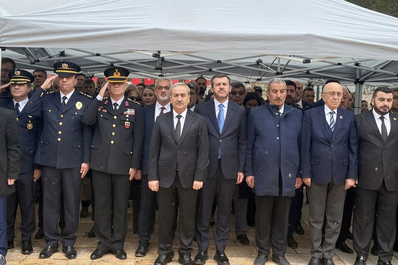 Başkan Çetinkaya Çelenk Sunma Törenine Katıldı