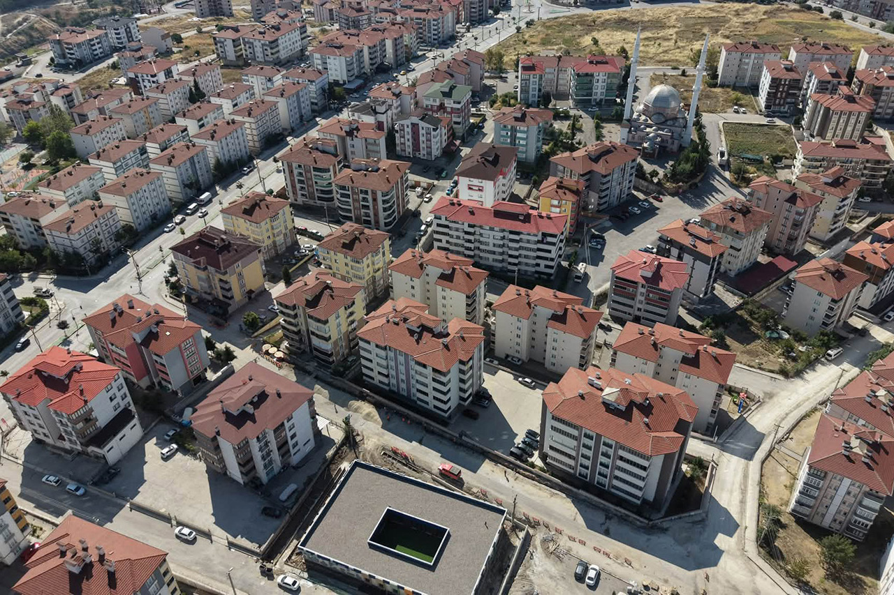 Elektrik Hatlarını Yer Altına Alma Çalışmaları Aralıksız Devam Ediyor