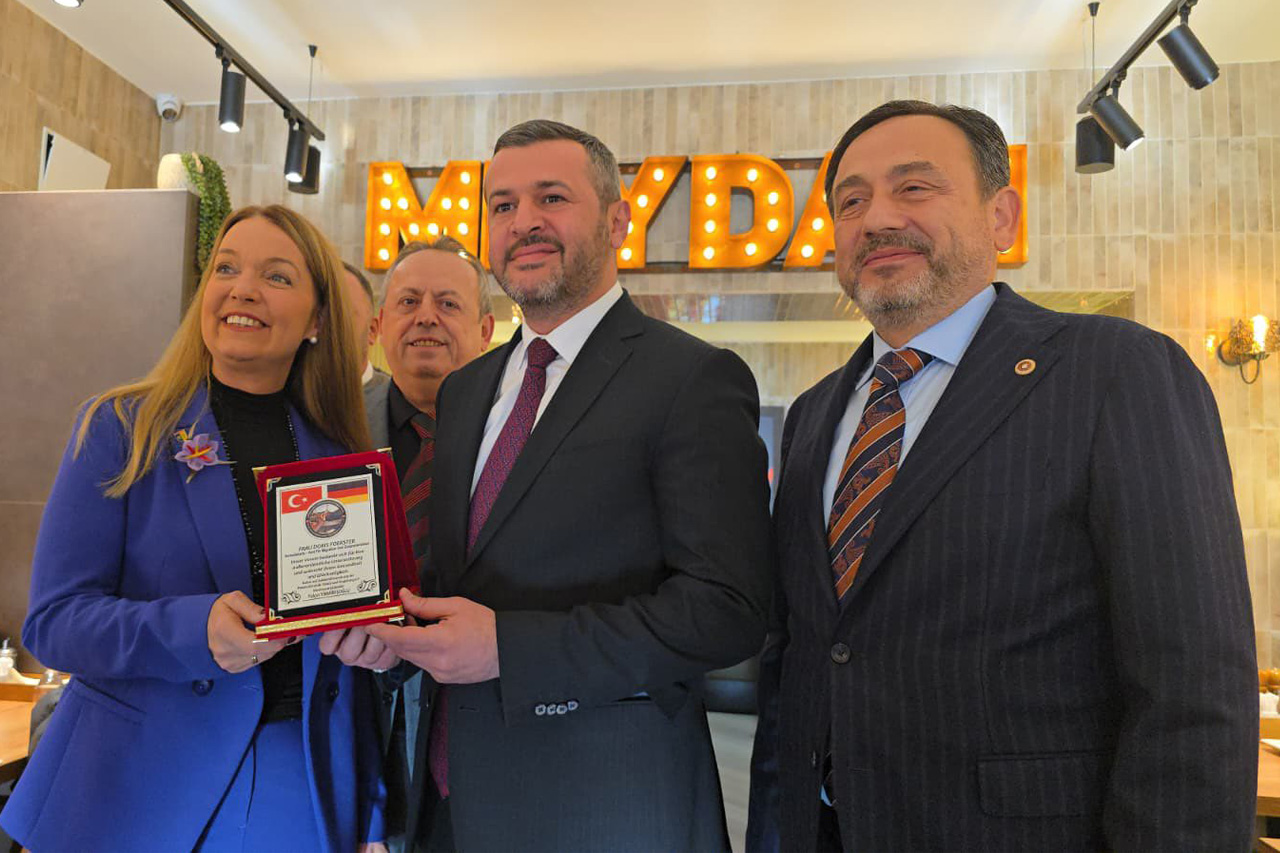 Başkan Çetinkaya, Belediye Başkanı Sayın Bettina Wiest ile Bir Araya Geldi