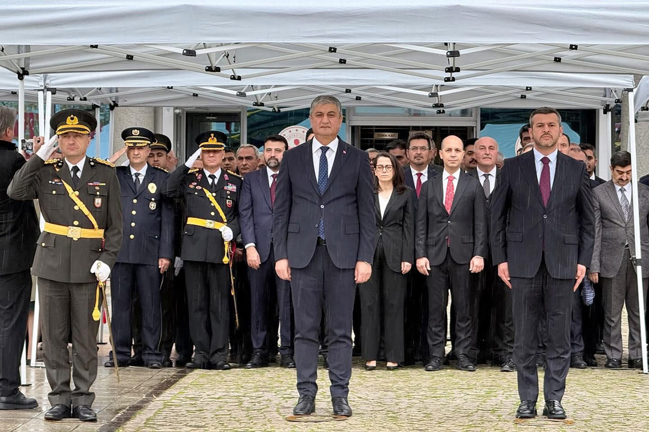 Başkan Çetinkaya Çelenk Sunma Törenine Katıldı