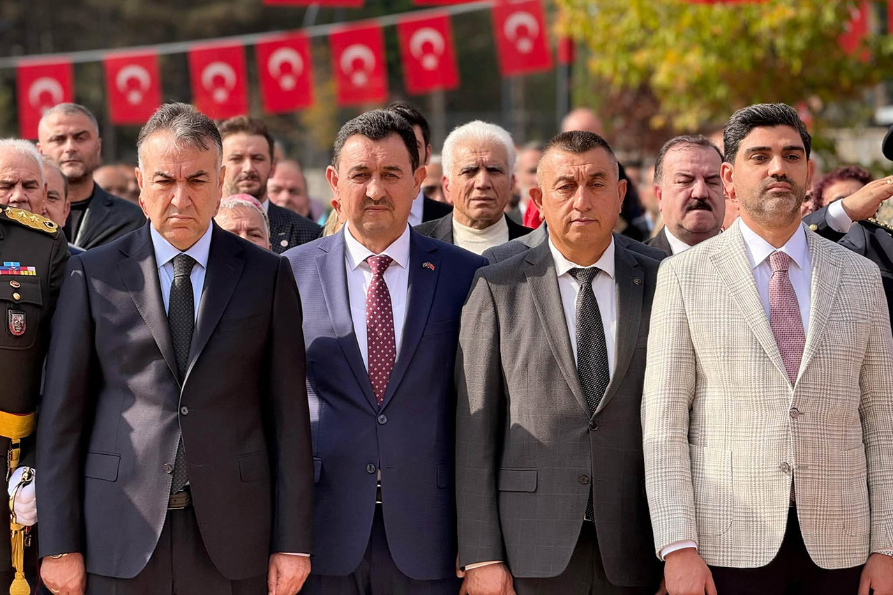 29 Ekim Cumhuriyet Bayramı Dolayısıyla Çelenk Sunma Töreni Düzenlendi