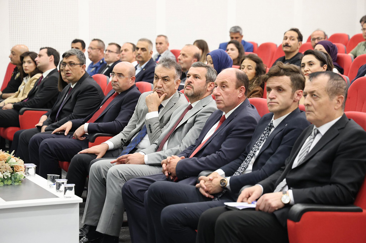 Başkan Çetinkaya, 1/100.000 Ölçekli Çevre Düzeni Planı Revizyonu Değerlendirme Toplantısına Katıldı