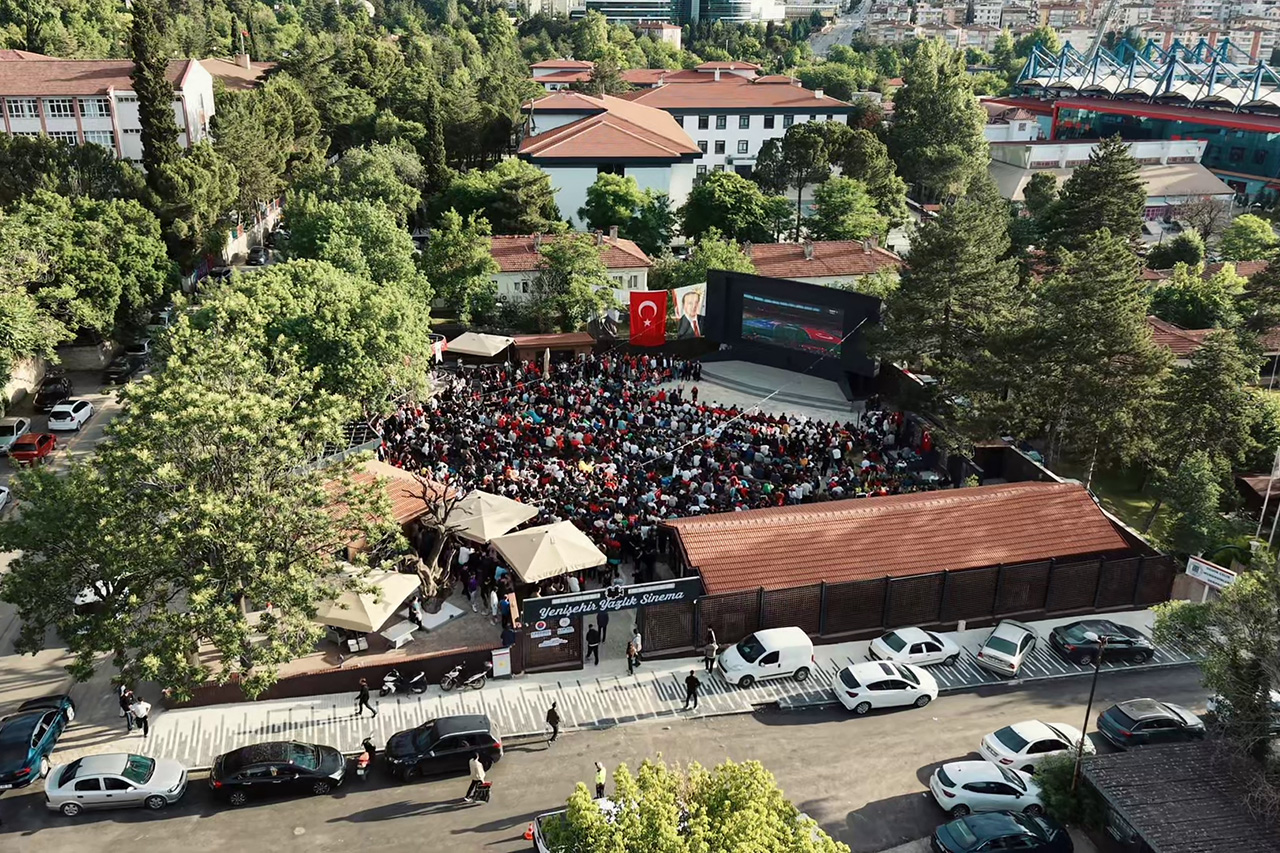 Yenişehir’de Kahvenin Yanına Biraz Kültür, Biraz Sanat