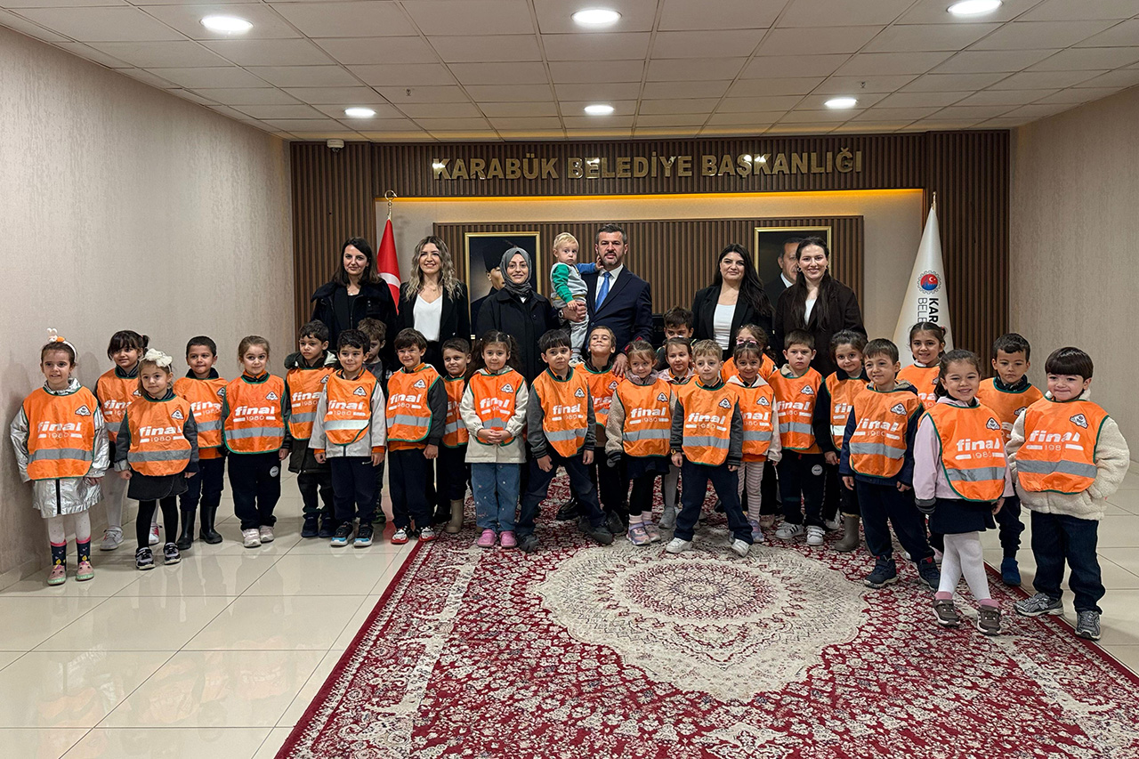 Minik Öğrencilerden Başkan Çetinkaya’ya Neşe Dolu Ziyaret