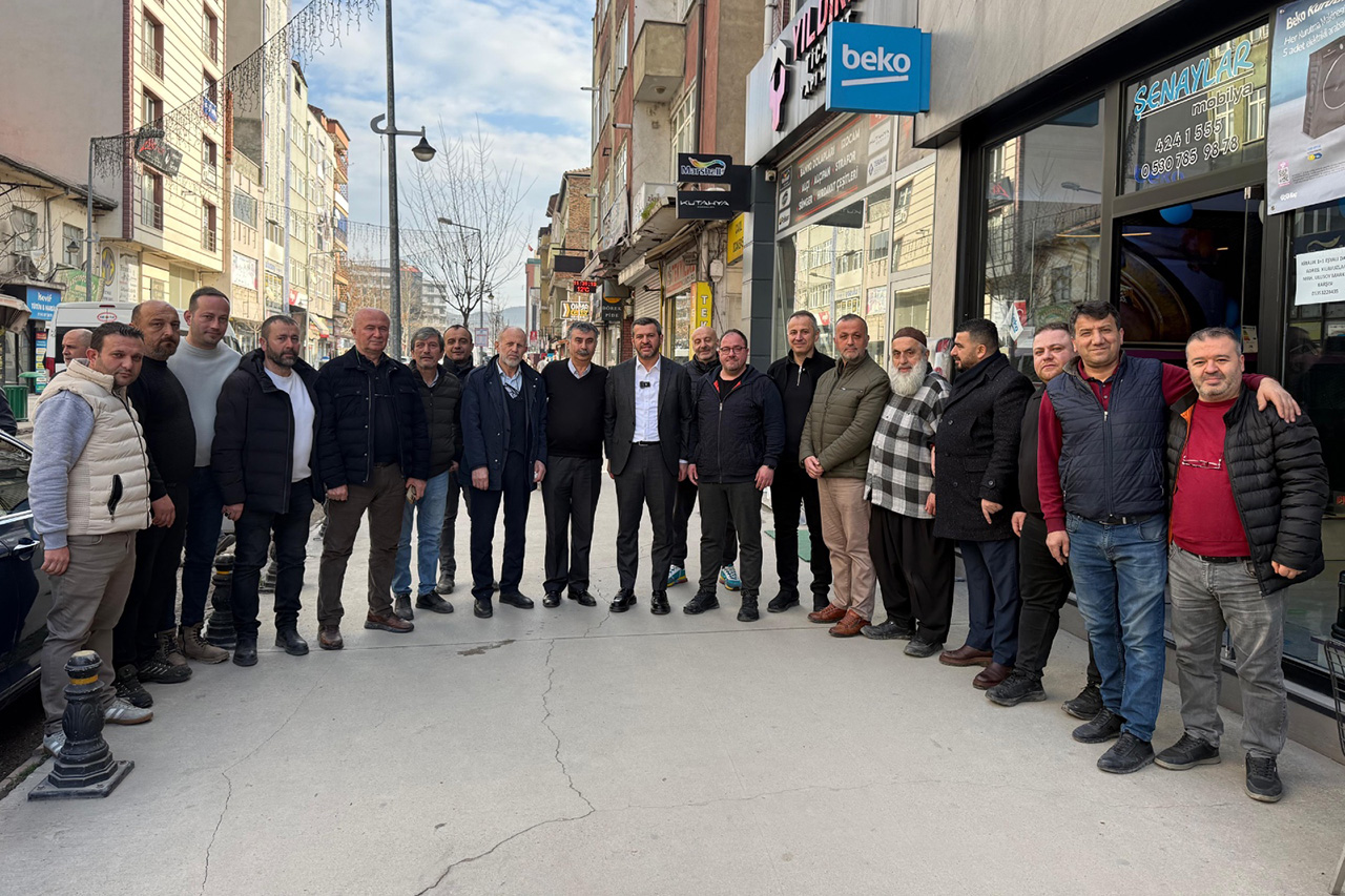 Başkan Çetinkaya Ankara Caddesi’nde Esnaf ve Vatandaşlarla Bir Araya Geldi