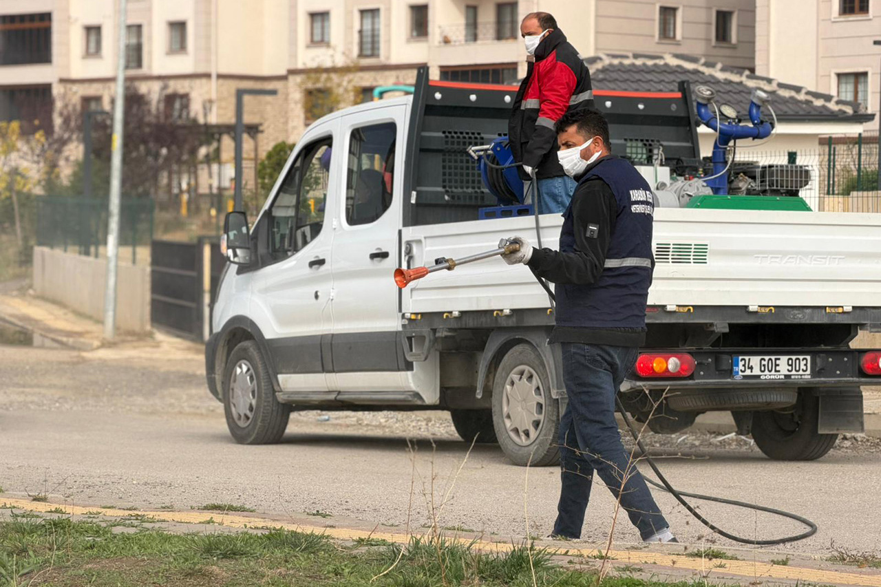 Karabük Belediyesi, Şehir Genelinde İlaçlama Çalışmalarını Aralıksız Sürdürüyor